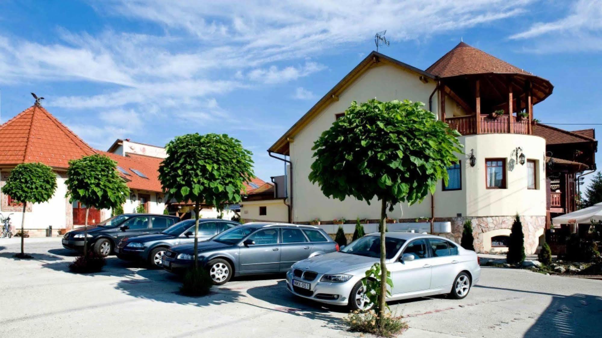Hotel Nyilas Fogado Nyíregyháza Exteriér fotografie