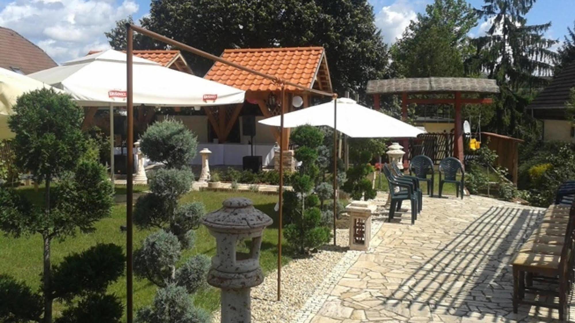 Hotel Nyilas Fogado Nyíregyháza Exteriér fotografie